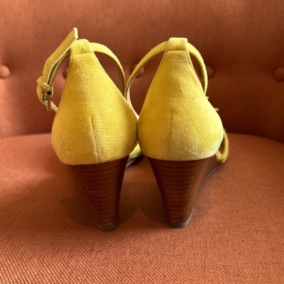 Talbots yellow suede wedge heel with ankle strap sandal, size 10 M - Picture 4 of 9